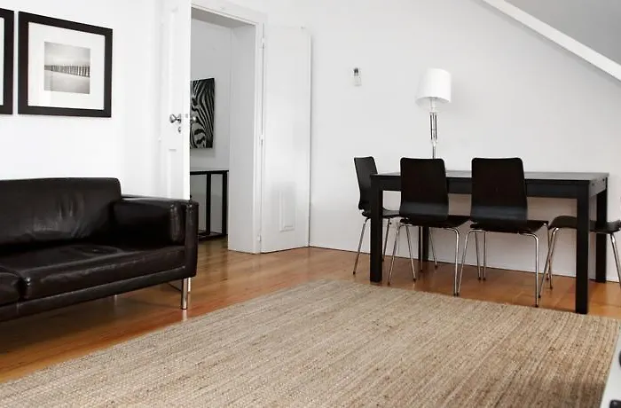 Freedom Serviced - Cais Do Sodre *