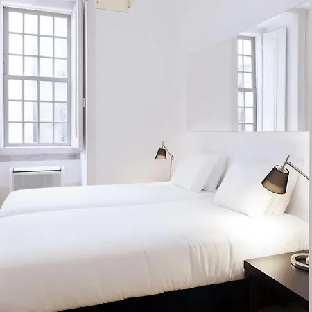 Freedom Serviced - Cais Do Sodre Lisboa