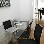 Freedom Serviced - Cais Do Sodre * Lisboa