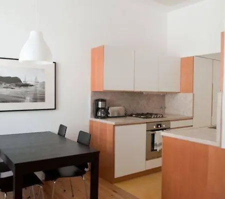 Freedom Serviced - Cais Do Sodre * Lisboa